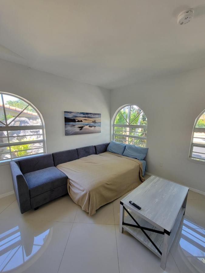 Вилла Luxury Tropical Oasis! Huge Saltwater Pool! 1 Mile To Beach! Форт-Лодердейл Экстерьер фото