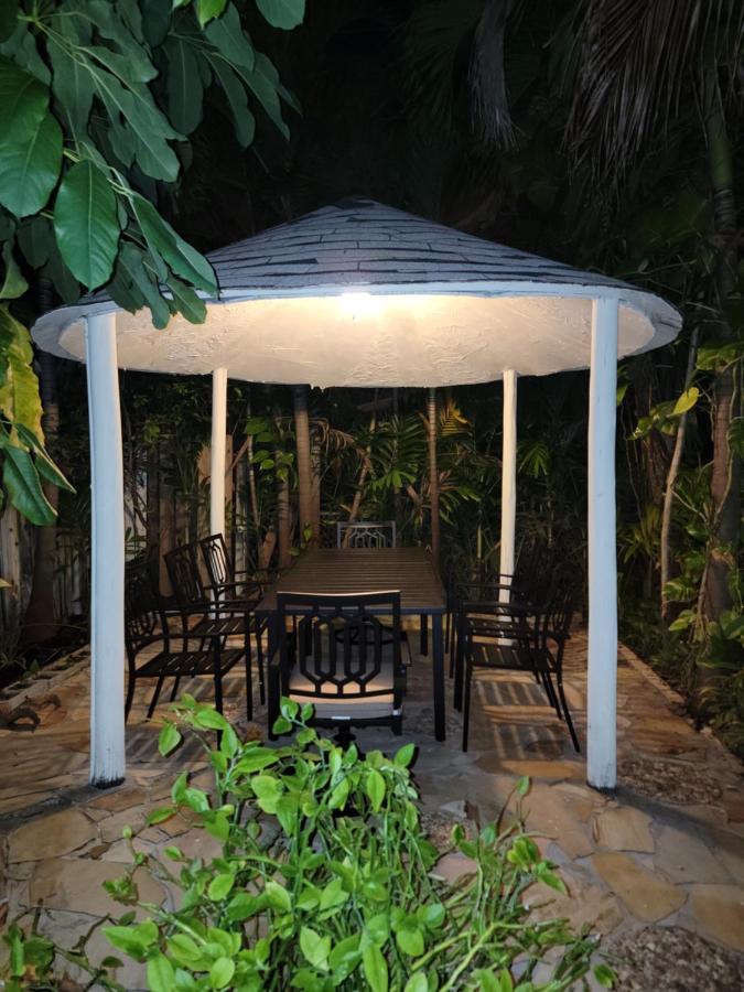Вилла Luxury Tropical Oasis! Huge Saltwater Pool! 1 Mile To Beach! Форт-Лодердейл Экстерьер фото